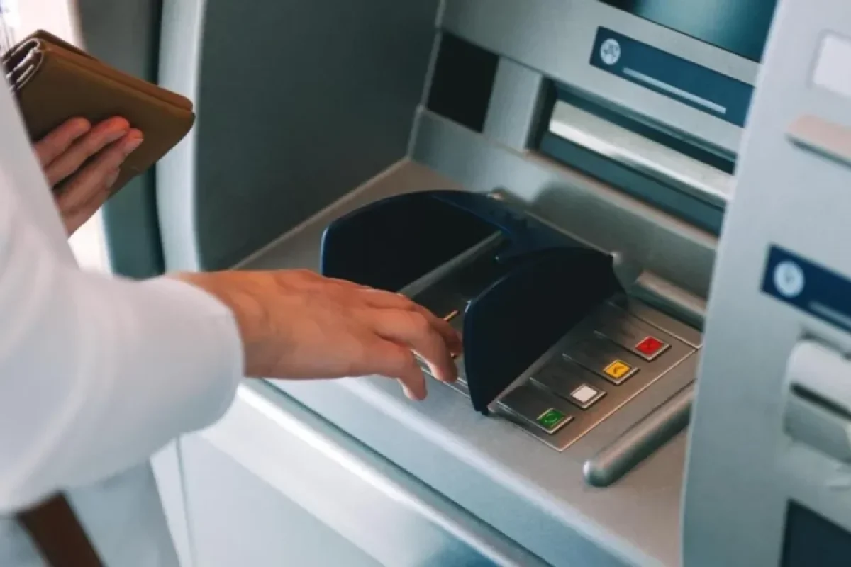 Bankda pulu olan hər kəsin - DİQQƏTİNƏ