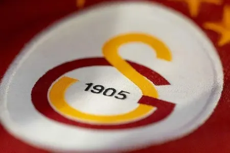 "Qalatasaray"da ayrılıq: Əfsanə gedir