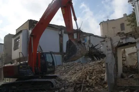 "Sovetski"də söküntü başladı - PARK SALINACAQ