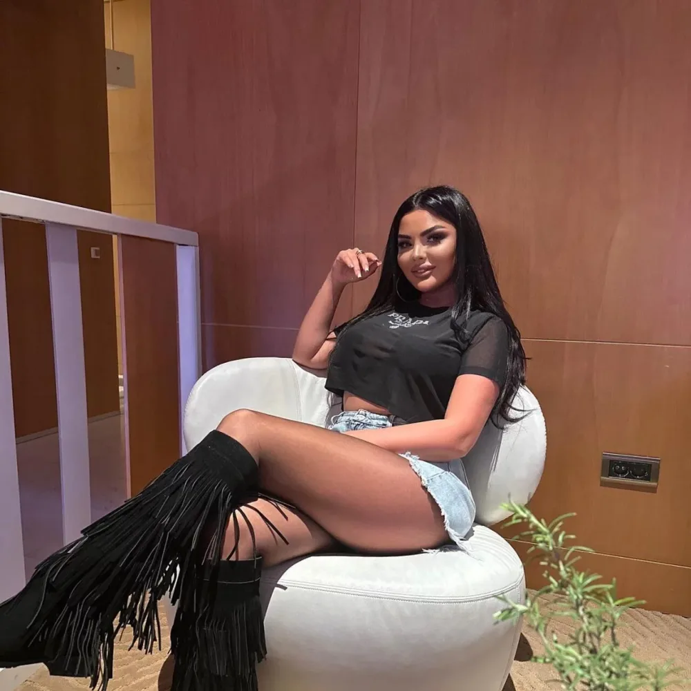 “Ayda 30 min manat xərcləyirəm, birini güclə tapmışdım, baxsın mənə…” - – FOTOlar