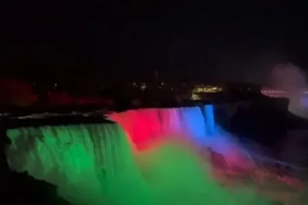 Niaqara şəlaləsi bayrağımızın rəngləri ilə işıqlandırıldı