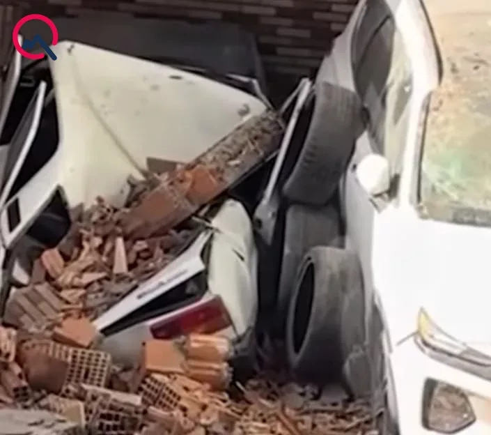 Daş hasar avtomobillərin üzərinə aşdı - FOTO