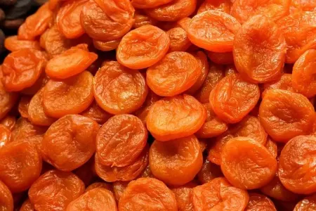 Quru meyvələrlə sıyıq nə ilə faydalıdır?