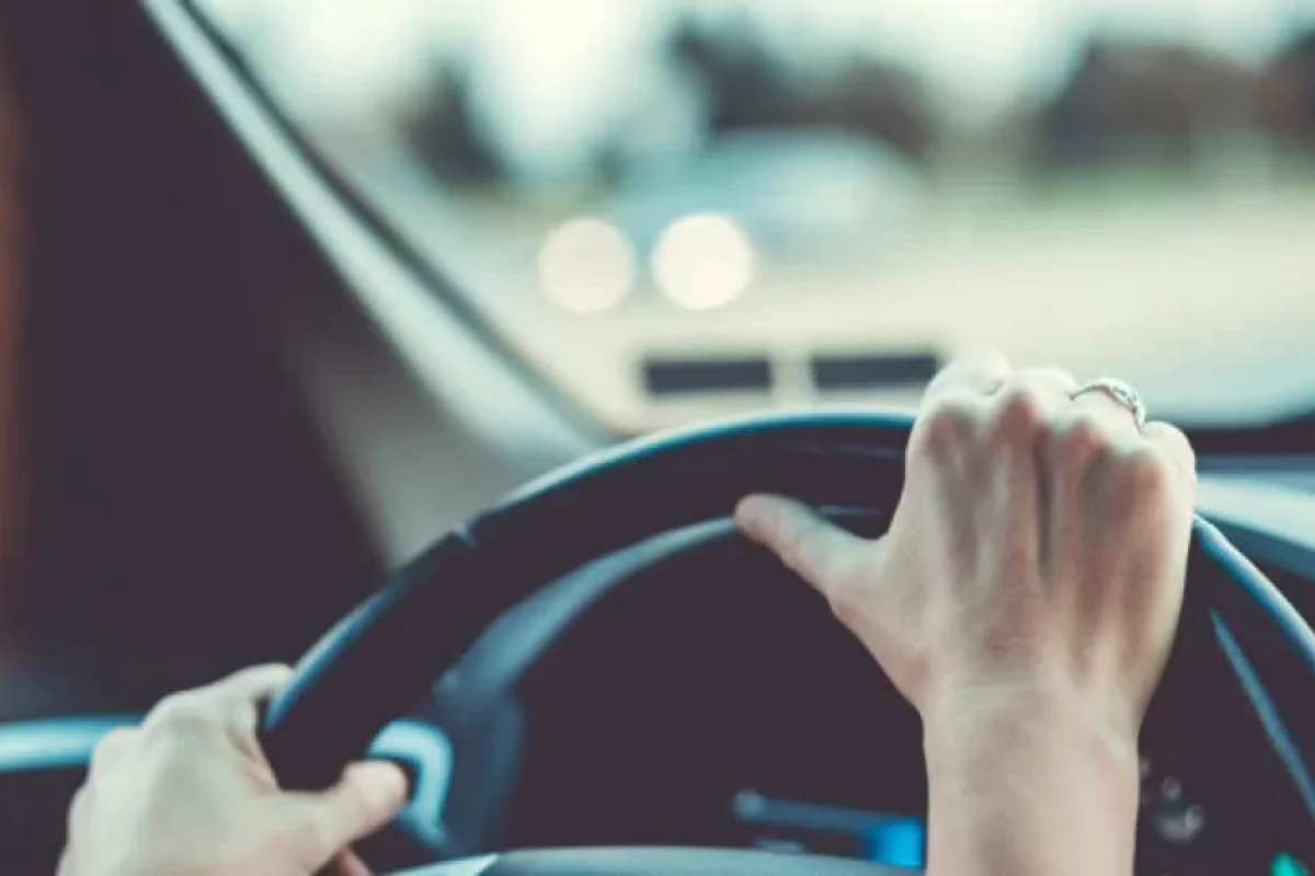 Sürücülərin NƏZƏRİNƏ: Pəncərə açıq avtomobil sürməyin