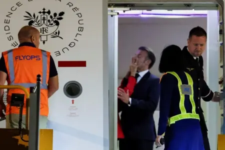 “Qapıların bağlı olduğundan əmin olun" - Trampdan Makrona tövsiyə