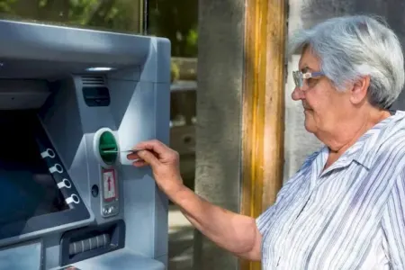 “1 manat vəsait belə pensiya almaq hüququ verir” - Deputat