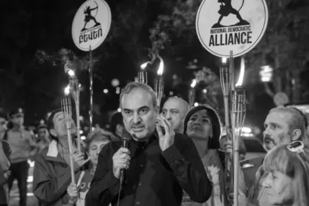Erməni müxalifəti Trampa qarmaq atdı
