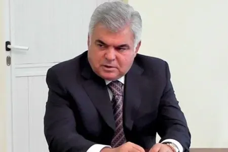 Eks-bankir üzərində həbs olan villanı Ziya Məmmədova satıb?