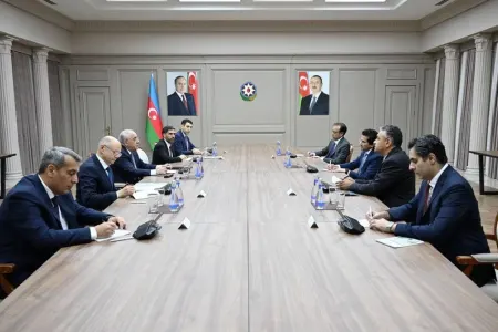 Əli Əsədov Pakistanın neft naziri ilə görüşdü