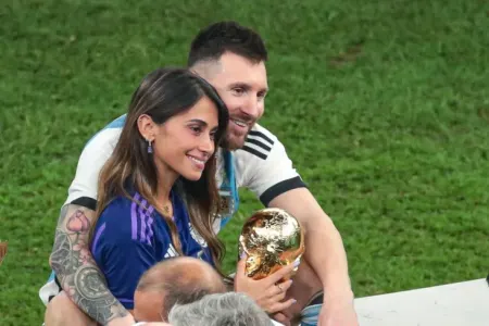 "O, paltardəyişmə otağına ilk dəfə girəndə üzünə baxmağa cəsarət etmədim" - Lionel Messi