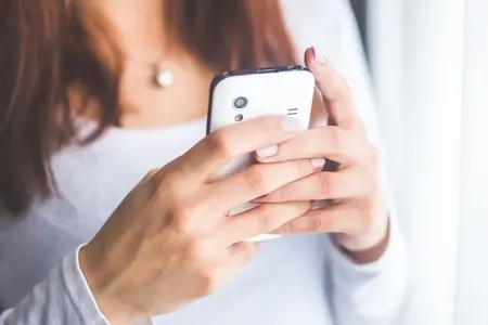 Qadın kişidən telefon şifrəsini istəyirsə, deməli…