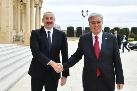 Azərbaycan Prezidenti qazaxıstanlı həmkarını təbrik etdi