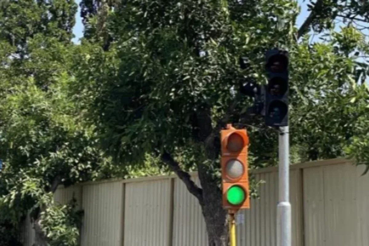 Bakıda işıqfor xarab oldu, “bala işıqfor” qoyuldu