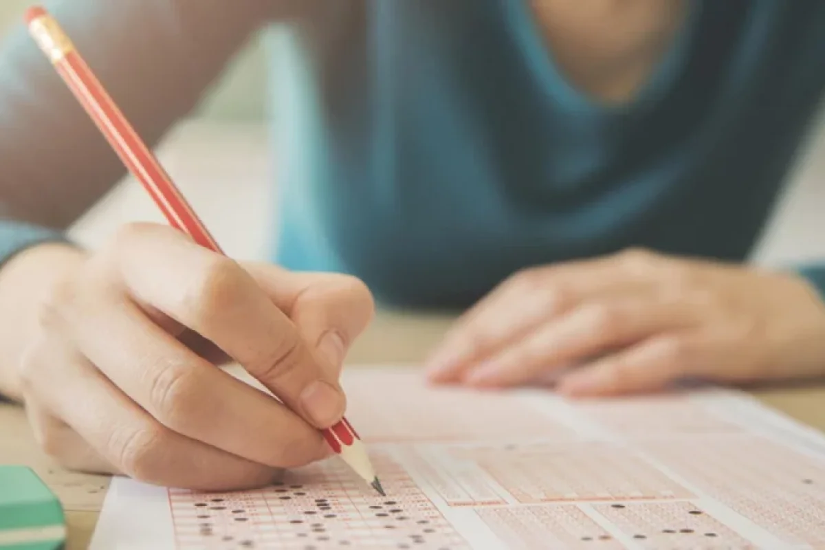 Məktəblərdə şagirdlərə yalandan yüksək qiymət yazılır? - AÇIQLAMA