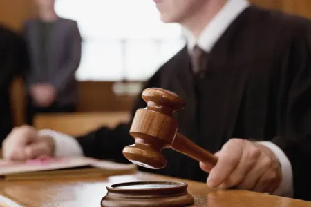 İcazəsiz toya getdiyi üçün arvadını - DÖYDÜ