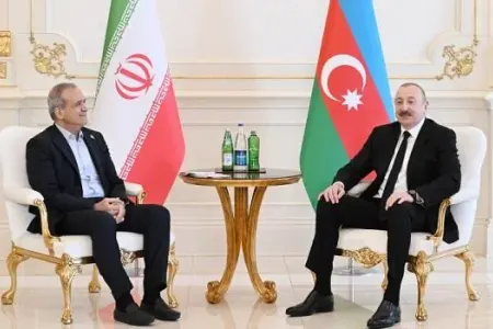İlham Əliyev Pezeşkianla danışdı