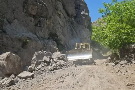 Naxçıvanda qaya uçqunu - FOTO