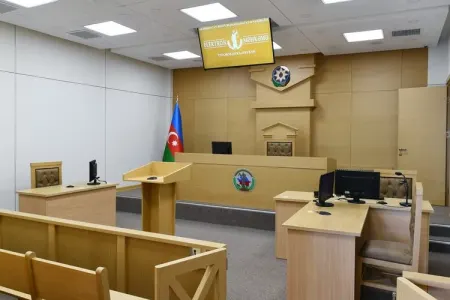 Uşaqlarını görmək istəyən anaya bıçaq atıldı
