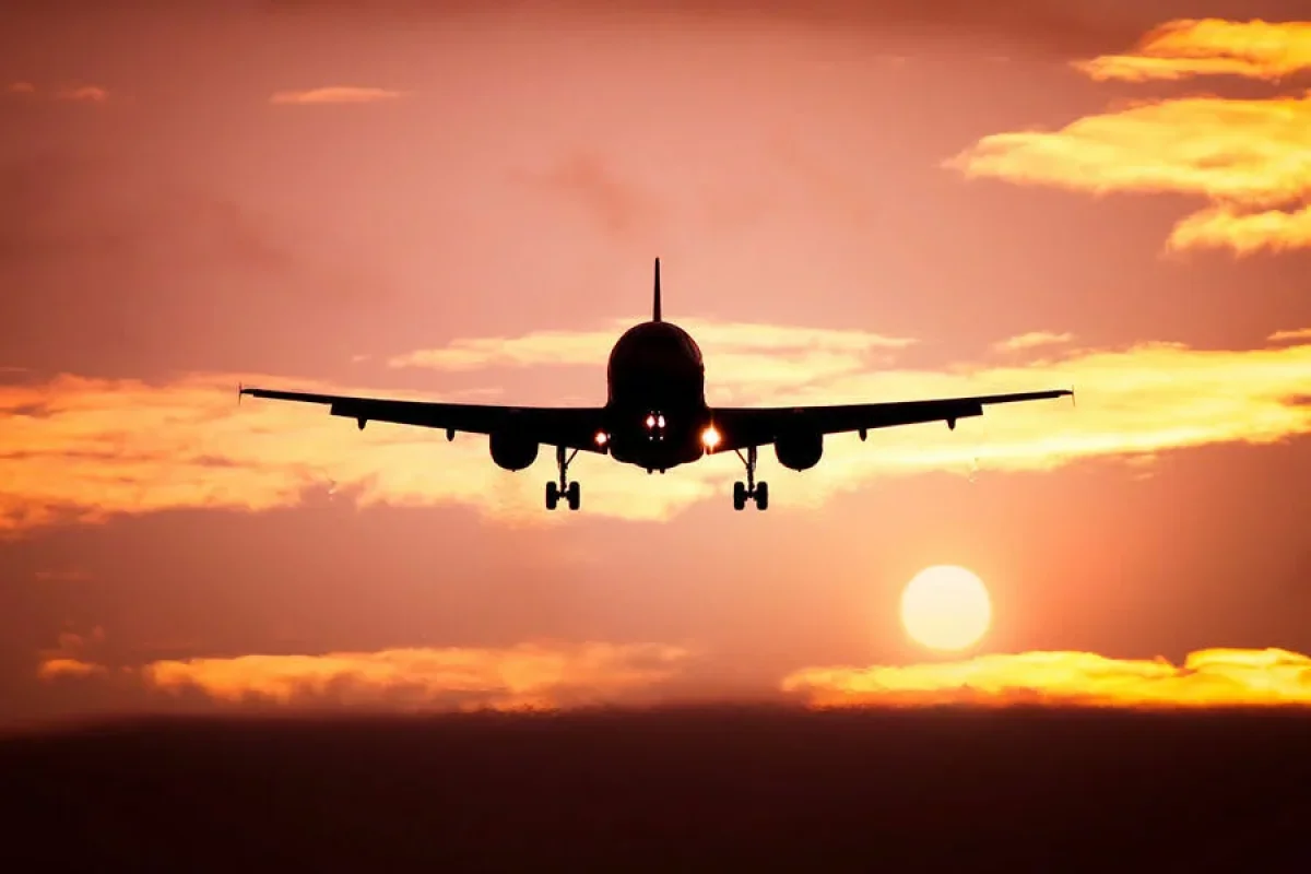 Tufana düşən təyyarə təcili eniş etdi: - 9 nəfər...