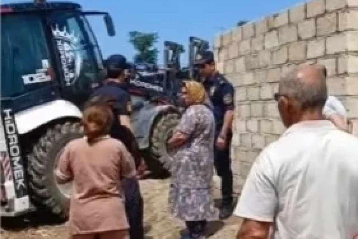 Sosial şəbəkələrdə gündəm olan tikili ilə bağlı - RƏSMİ AÇIQLAMA - VİDEO