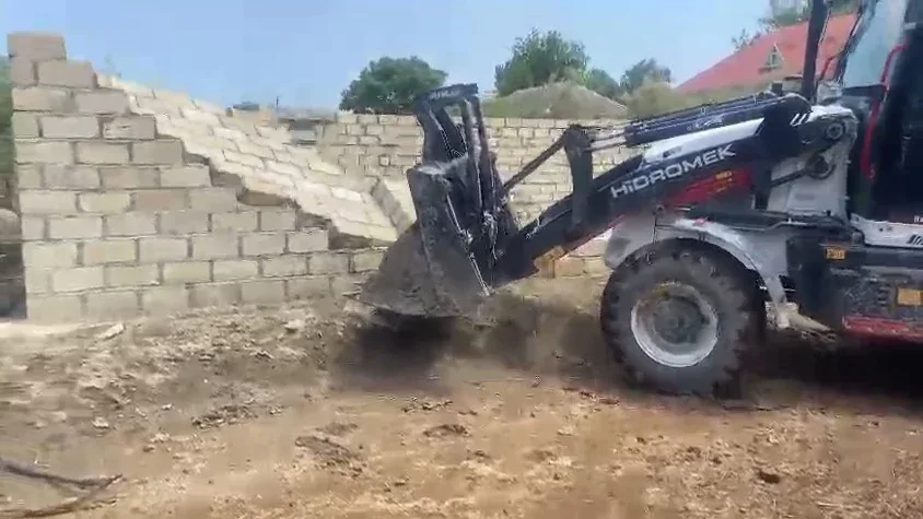 Sosial şəbəkələrdə gündəm olan tikili ilə bağlı - RƏSMİ AÇIQLAMA - VİDEO