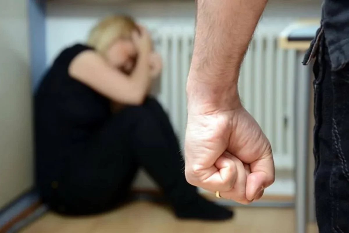 Oğul anasını pula görə döydü