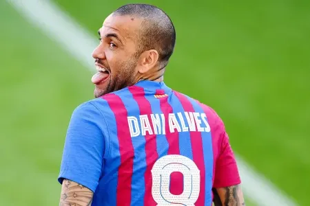 Dani Alveş Rusiya klubu ilə anlaşdı