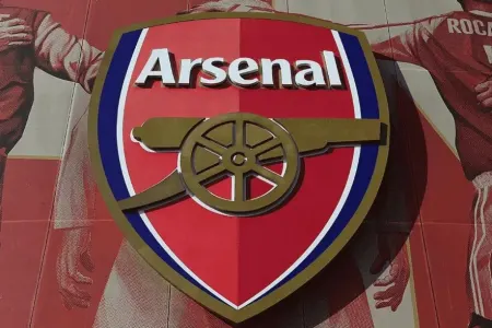 "Arsenal" ulduzu ilə yeni müqavilə imzaladı