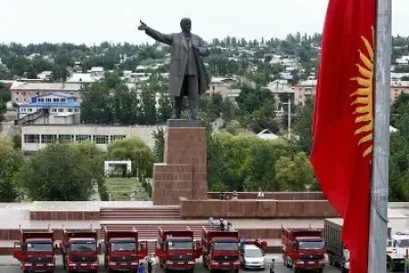 Leninin abidəsini sökdülər