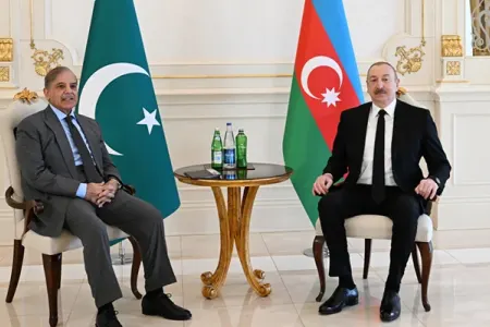 Prezident Şahbaz Şəriflə danışdı