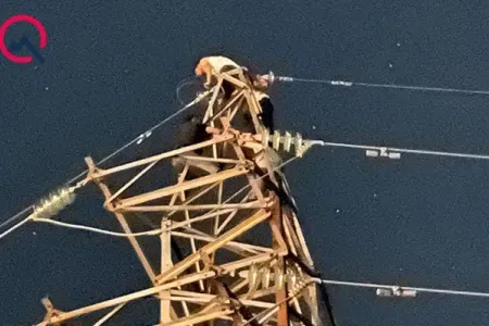 İçkili vəziyyətdə elektrik dirəyinə çıxdı