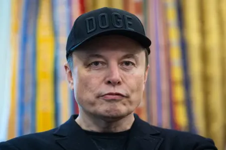 Maliyyə naziri Maskın gözünün altını göyərtdi