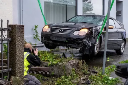 Arvadına əsəbləşdi, maşını piyadaların üstünə sürdü - Xeyli yaralı var - FOTO