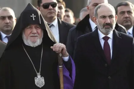 “Peşəkar”la “zinakar”ın davası