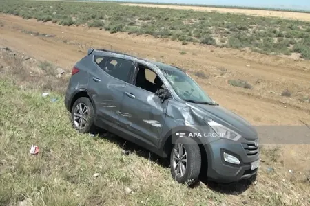 Goranboyda minik maşını aşıb, xəsarət alanlar var