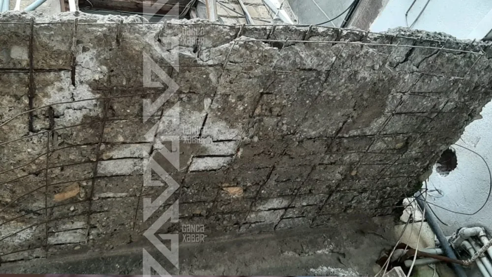 Gəncədə binanın qəzalı girişləri - FOTO