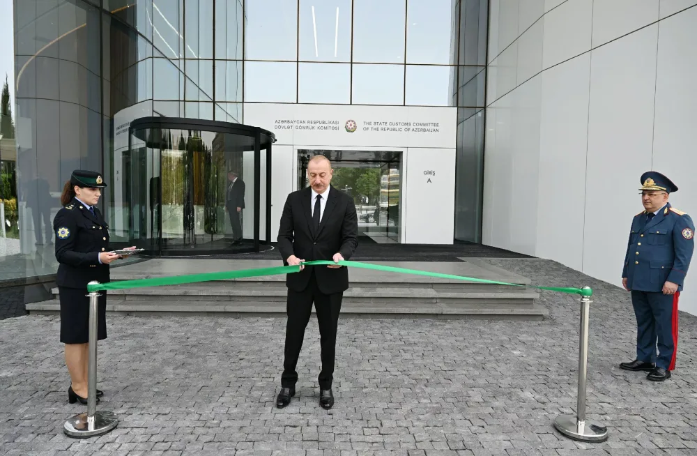 İlham Əliyev DGK-nın inzibati binasının açılışında iştirak etdi