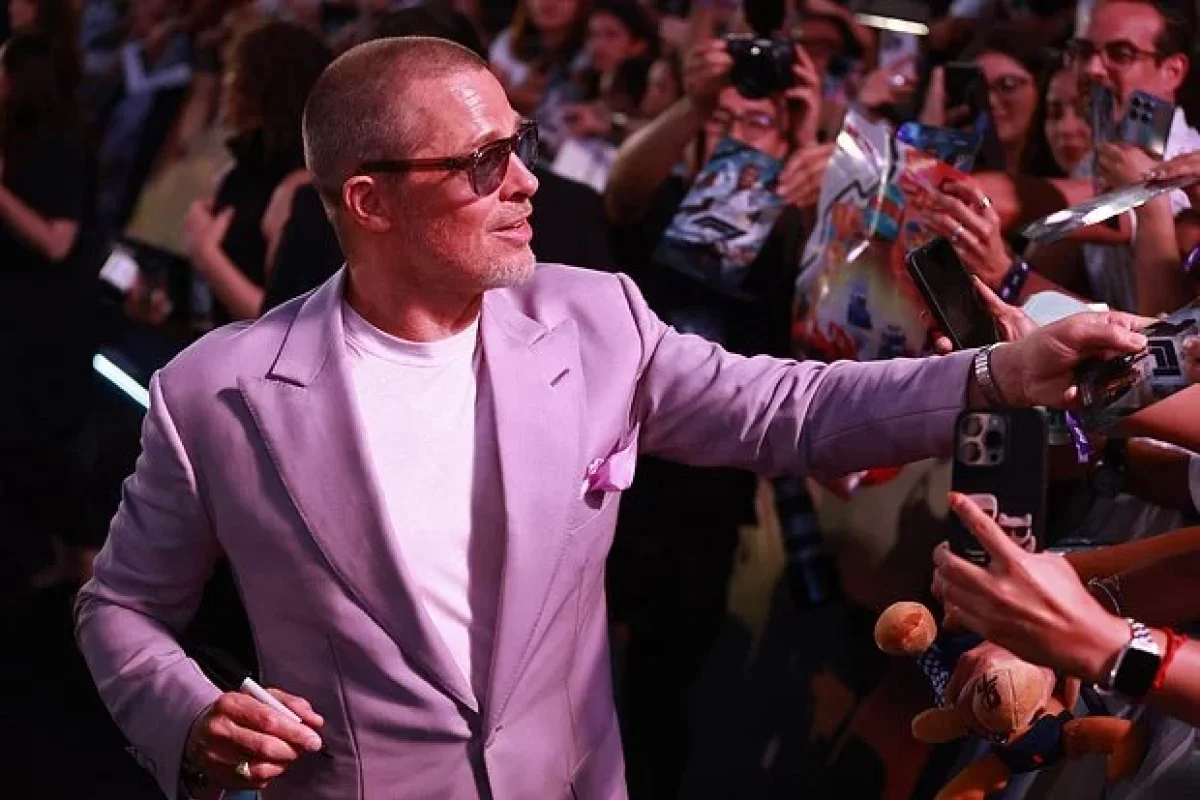 61 yaşlı Bred Pittin yeni görünüşü diqqət - ÇƏKDİ