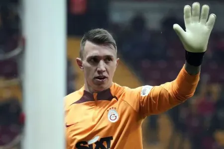 Muslera Türkiyəni tərk etdi