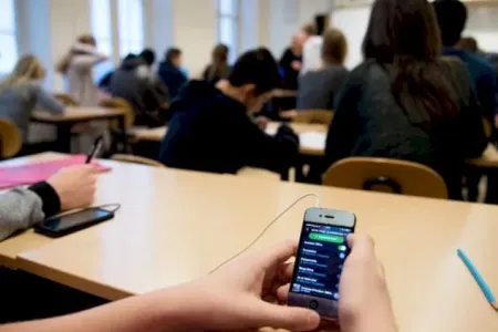 Məktəblərdə telefondan istifadə necə məhdudlaşdırıla bilər?