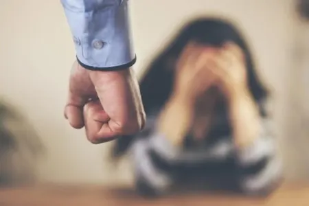 Bakıda kişi onu işə yola salmayan arvadını - DÖYDÜ