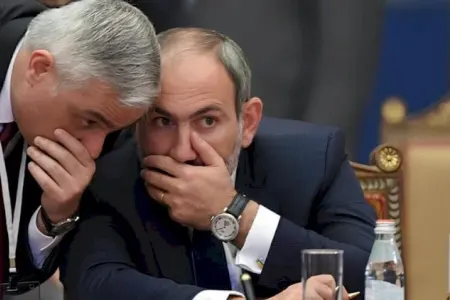 Paşinyan vəzifədən azad etdi, dərhal Ermənistandan QAÇDI - – FOTO