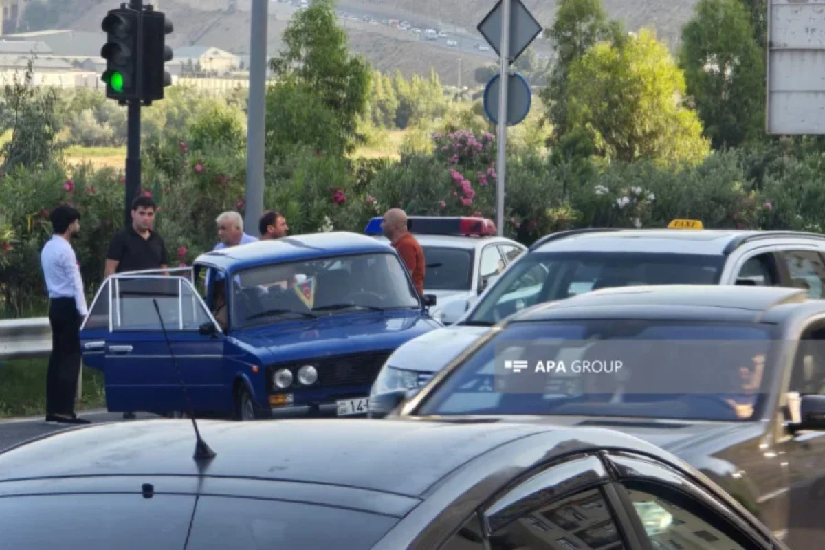 Jurnalistlərin binasının qarşısında qəza