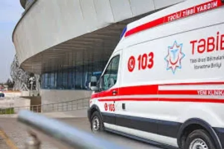 Birinin burnunu sındırdılar, digərinin başını yardılar - Gəncədə insident