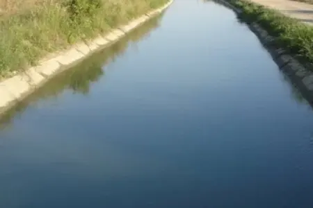 Şəmkirdə iki nəfər su kanalında batdı