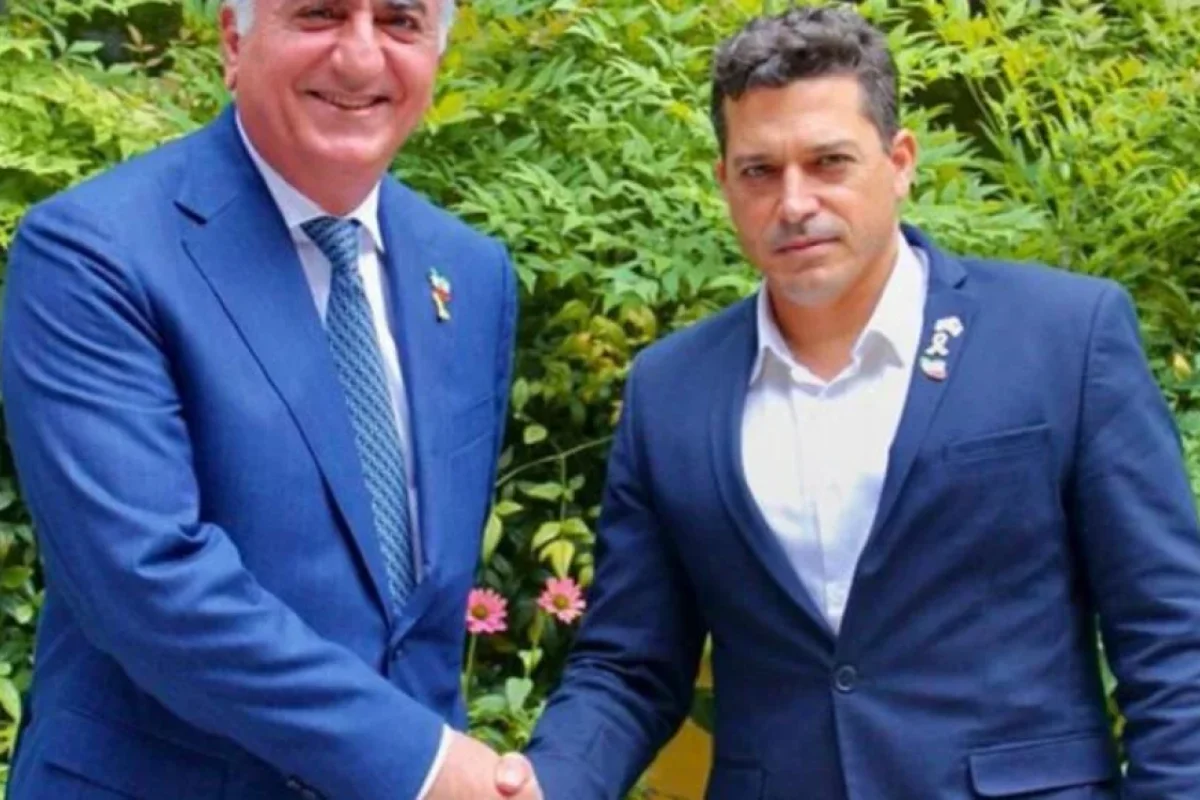 İsrailli nazir İranın keçmiş şahının oğlu ilə şəklini paylaşdı - “Tezliklə Tehranda”