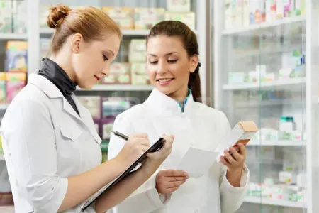 Əczaçı xəstəyə dərman tövsiyyə edə bilərmi?