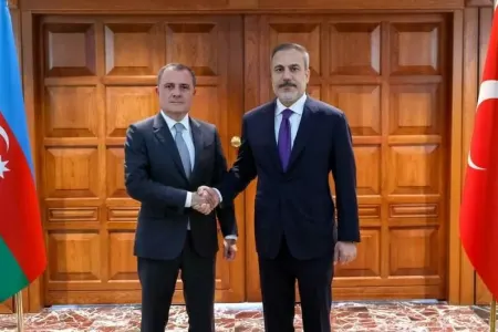 XİN başçıları telefonla danışdı