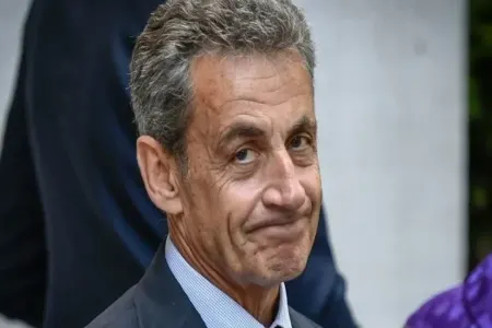 Sarkozi Şərəf Legionu ordenindən məhrum - EDİLDİ