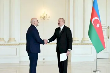 İlham Əliyev yeni təyin olunmuş səfirin etimadnaməsini qəbul edib